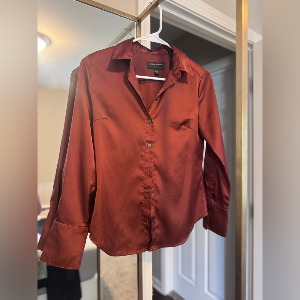 Banana Republic Women's Button Down Shirt - Rich Burgundy